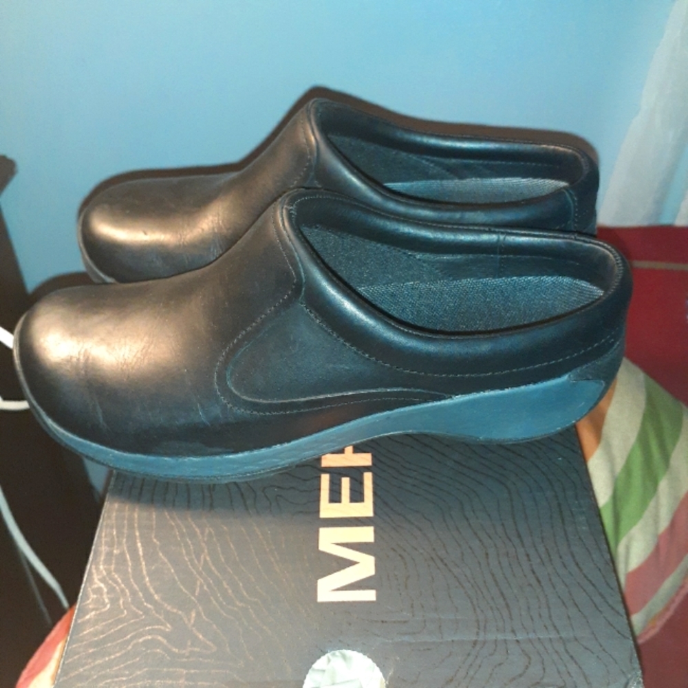 Women's shoes